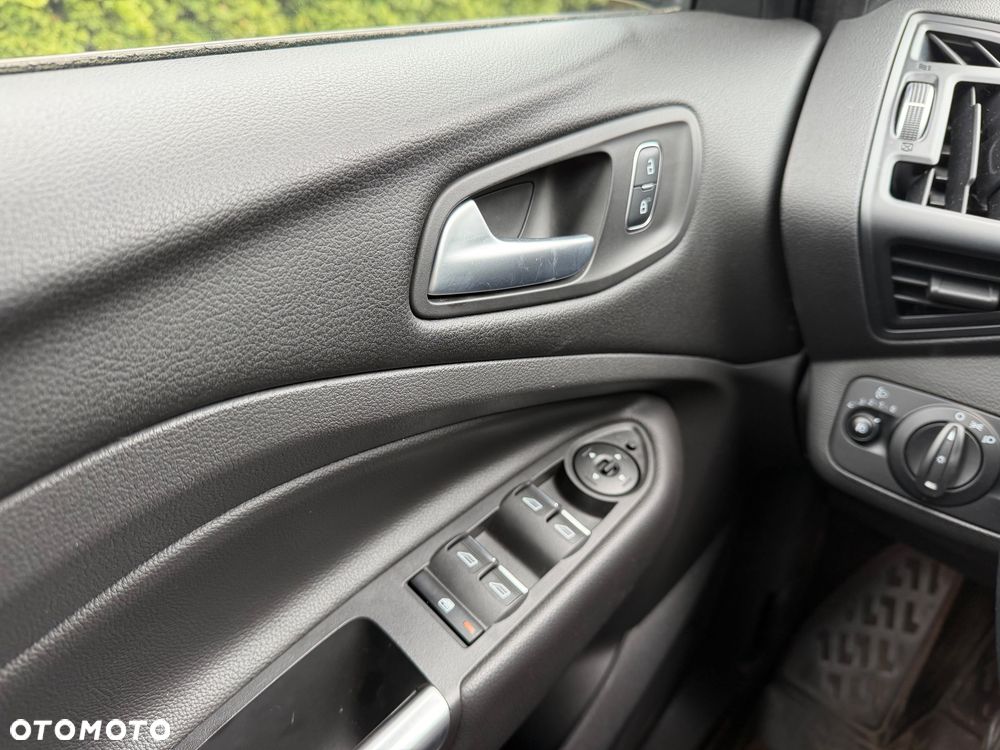 Ford Kuga - 10