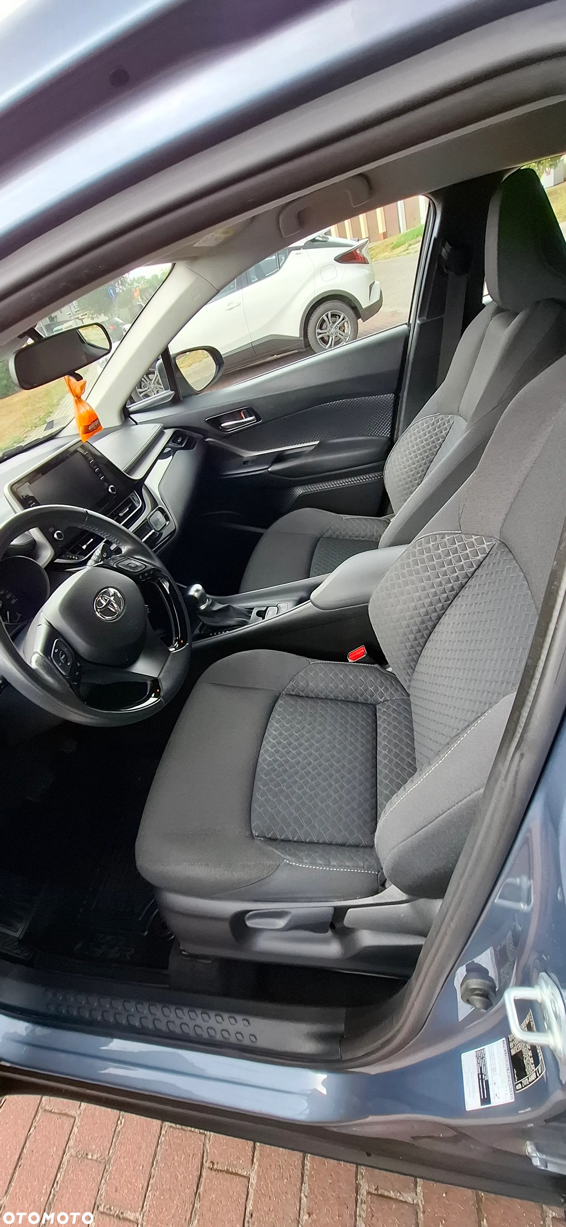 Toyota C-HR 1.8 Hybrid Comfort - 12