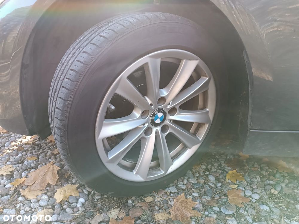 BMW Seria 3 318d Touring - 17