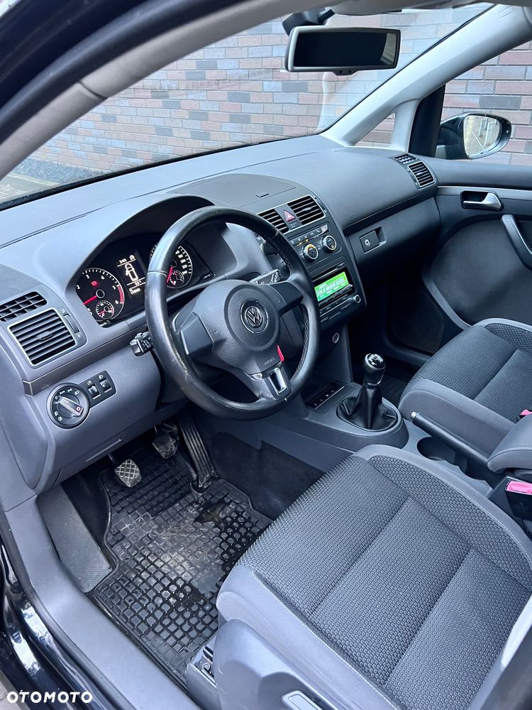 Volkswagen Touran - 19