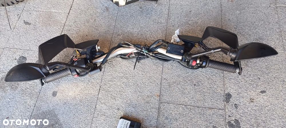 TRIUMPH TIGER 800XC KOŁO FELGA PRZÓD  KIEROWNICA HALOGENY CHŁODNICA SZYBA LICZNIK ZEGARY XRT - 16