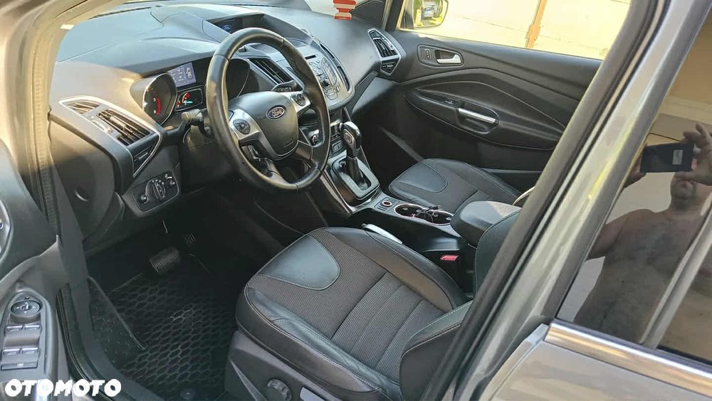 Ford Kuga 2.0 TDCi 4x4 Titanium - 4