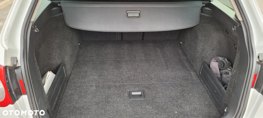 Volkswagen Passat 2.0 TDI DPF Highline - 14