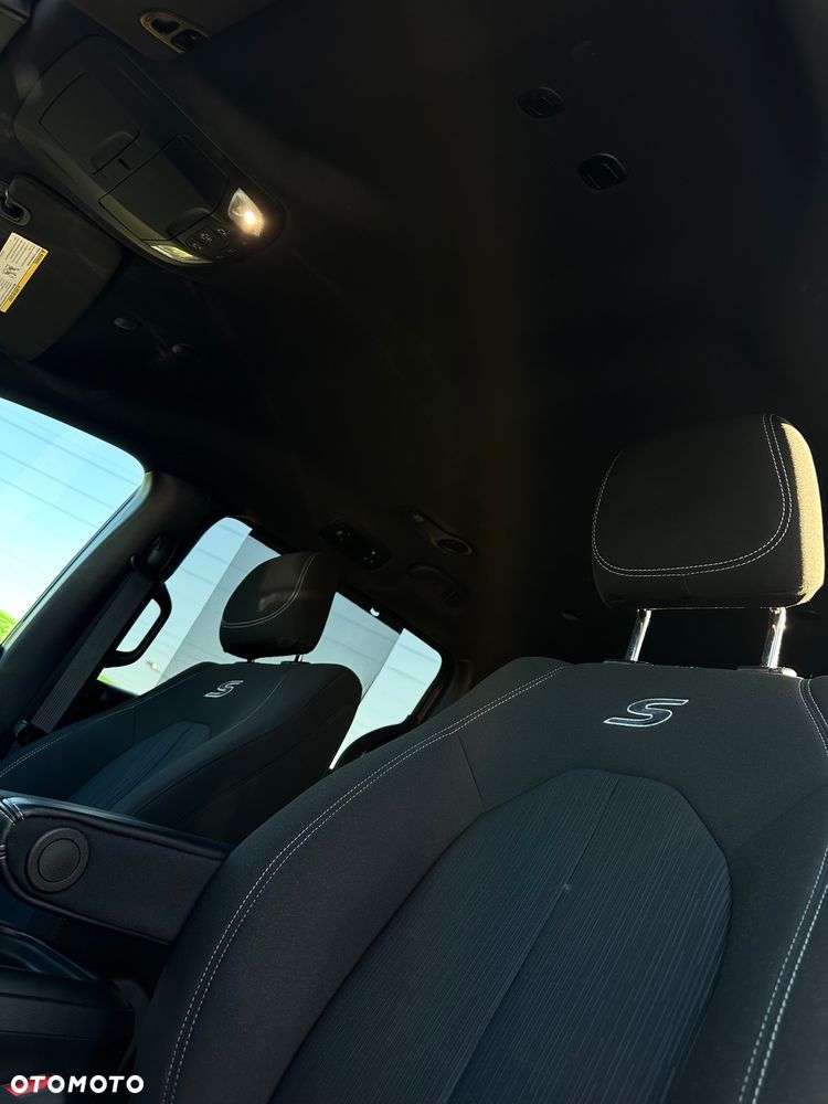 Chrysler Pacifica - 24