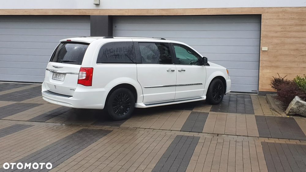 Chrysler Town & Country 3.6 Limited - 6