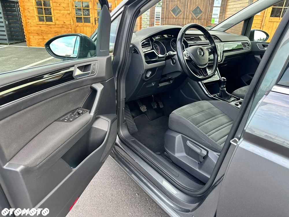 Volkswagen Touran 1.4 TSI BMT Highline - 17