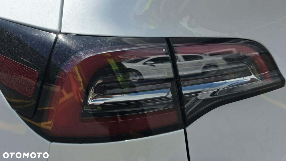 Tesla Model Y Long Range Dual Motor AWD - 15