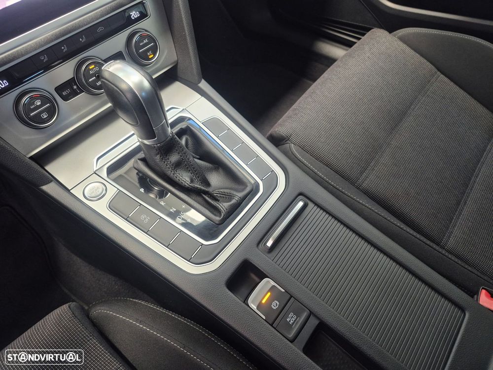 VW Passat Variant 2.0 TDI Confortline DSG - 15
