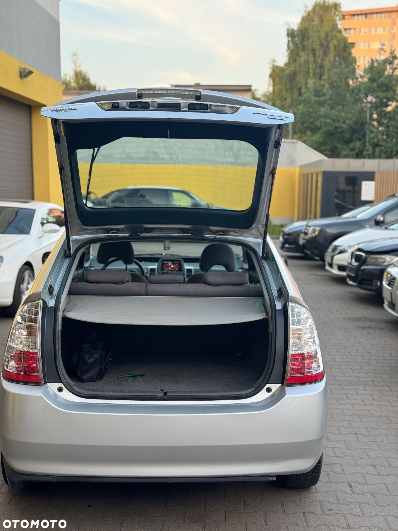 Toyota Prius (Hybrid) Executive - 4