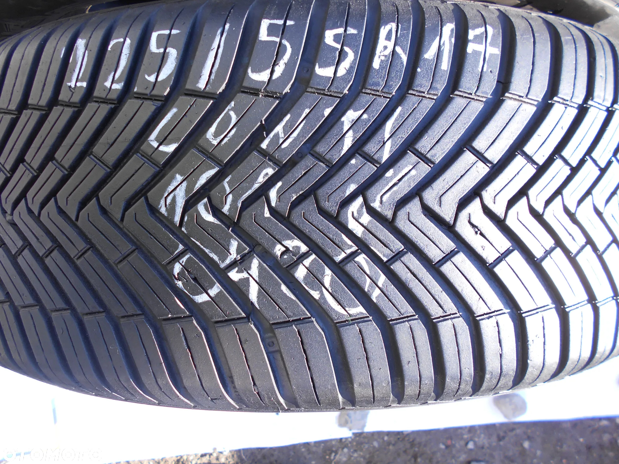 OPONY 225/55R17 CONTINENTAL ALLSEASON CONTACT DOT 4921 / 0420 7.5MM - 3