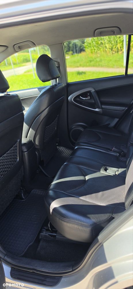 Toyota RAV4 - 9