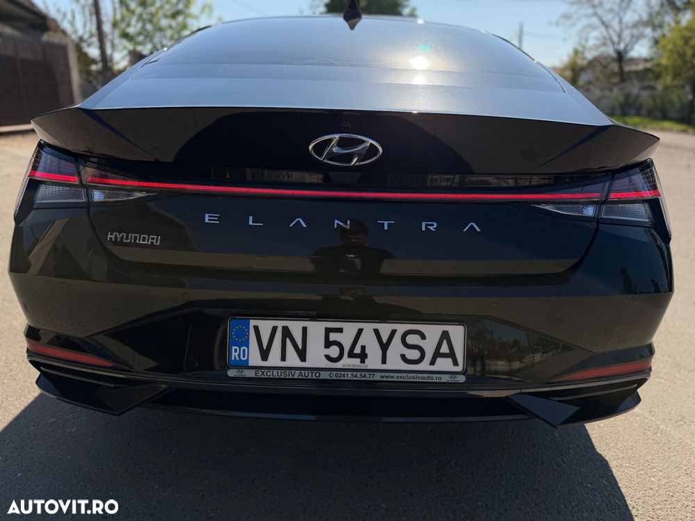 Hyundai Elantra 1.6 l 123 CP 6MT Highway - 14