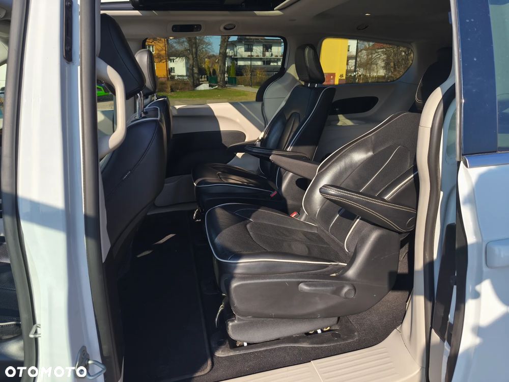 Chrysler Pacifica - 9