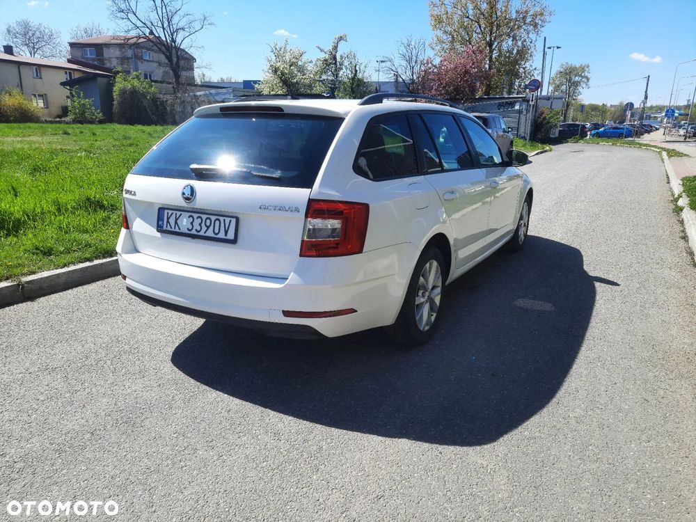 Skoda Octavia 1.6 TDI DSG Ambition - 6