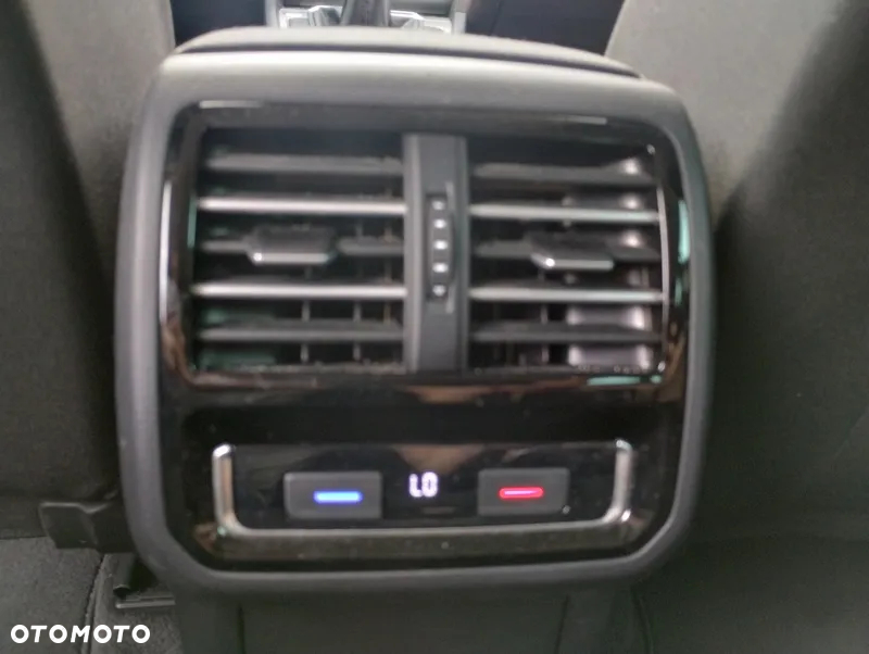 Volkswagen Passat - 14