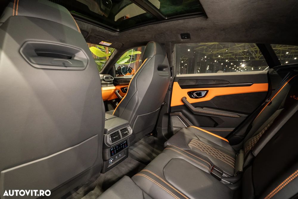 Lamborghini URUS - 36