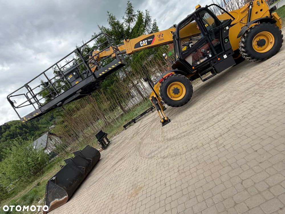 Caterpillar TH414 CAT Ładowarka Teleskopowa Dźwig Zwyżka 17 metrów wysuw z Bocianem. Udźwig 4 tony. Kosz z Pilotem. Widły. Łyżka szufla. Wysięgnik Bocian. Maszyna jak Nowa z Norwegii Pracowała w Urzędzie Komunalnym. KLIMATYZACJA. DEKRA BMWT. skręt 3 tryby 4 koła KRAB. Auto-poziomowanie! Zero luzów wycieków jak Nowa z salonu. Małe Gabaryty maszyny a potężny zasięg i udzwig! Skrzynia Hydrostatic 4 biegi. Zmiana na Pokrętle przy kierownicy. Wszystko Sterowane z 1 dżojstkika wraz z łapami! OKAZJA. Dużo dodatkowych sekcji hydraulicznych! pracowała głównie z koszem. Zero luzów