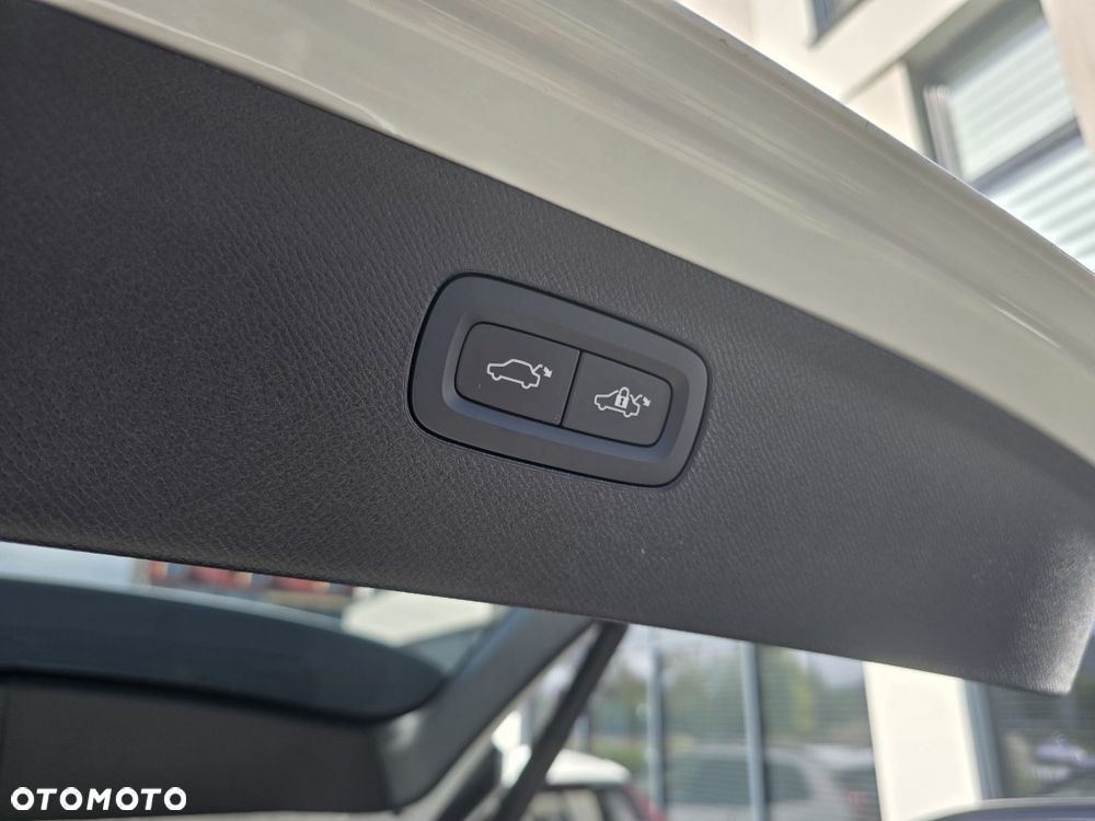 Volvo XC 90 T8 AWD Plug-In Hybrid Ultimate Bright 7os - 31