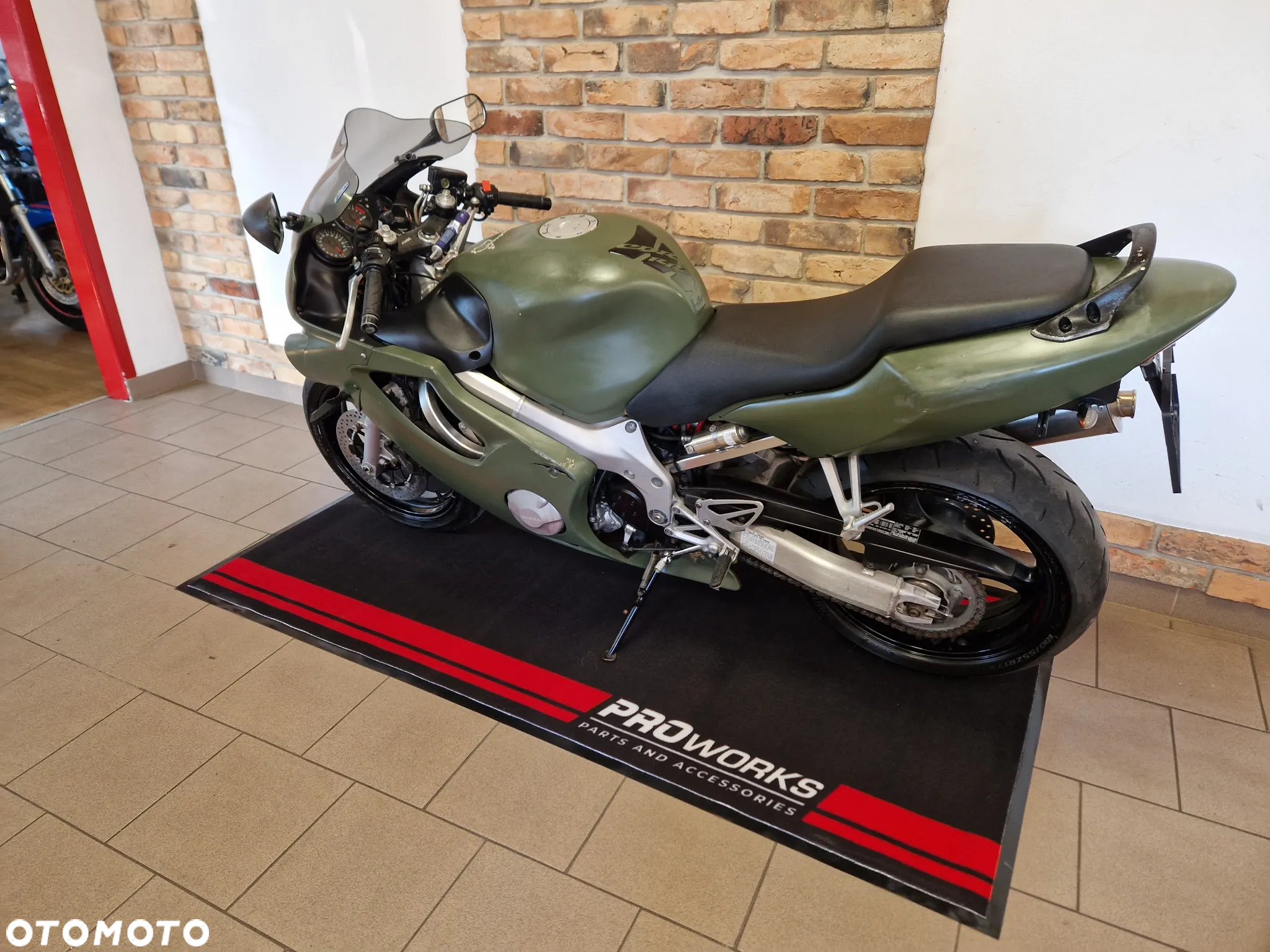 Honda CBR - 32