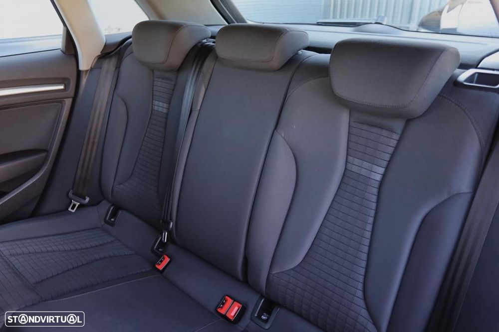 Audi A3 Sportback 1.6 TDI Sport S tronic — fotografia 17