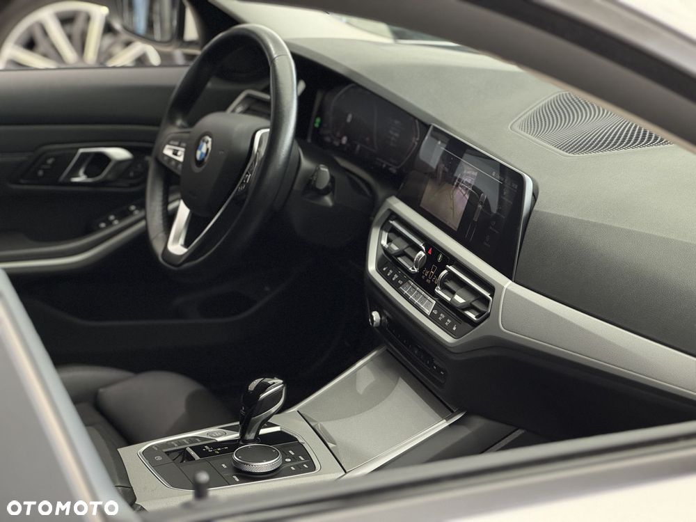 BMW Seria 3 320d xDrive MHEV Advantage - 38