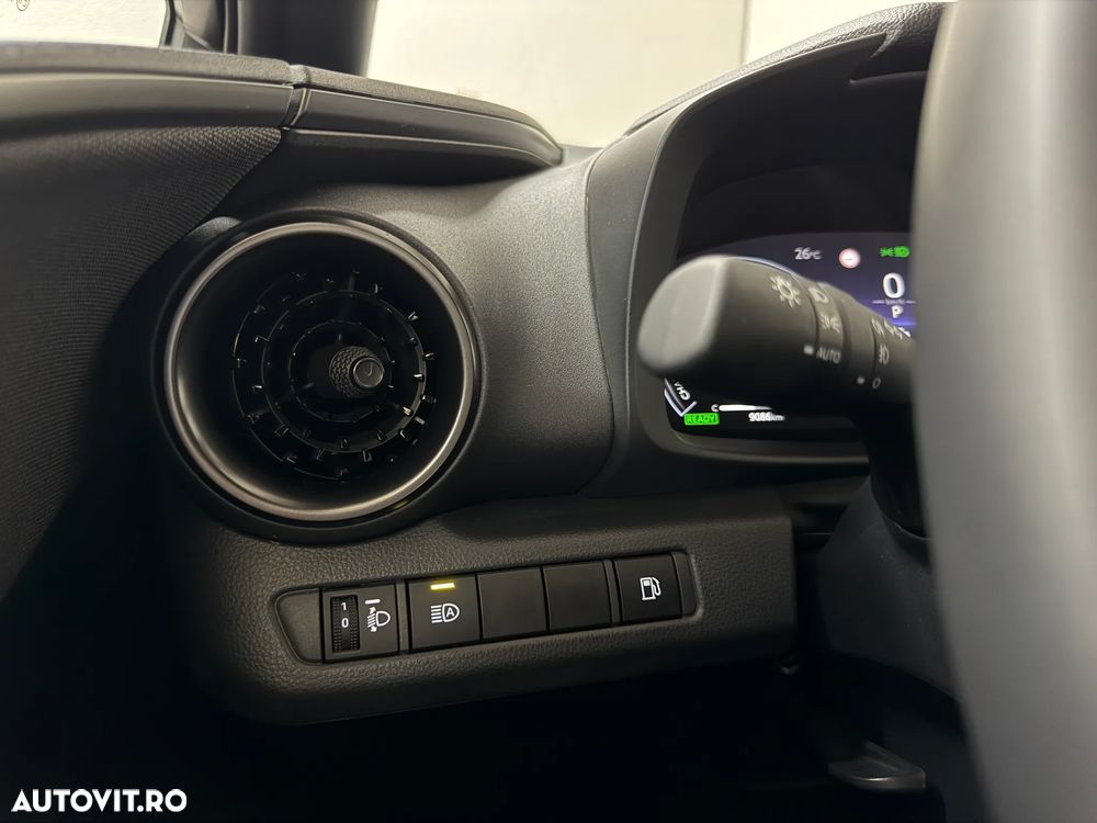 Toyota C-HR 2.0 HEV 197 CP 4x2 CVT Dynamic - 15