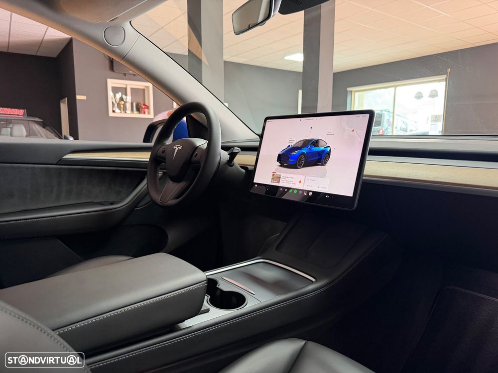 Tesla Model Y Long Range Dual Motor AWD — fotografia 9