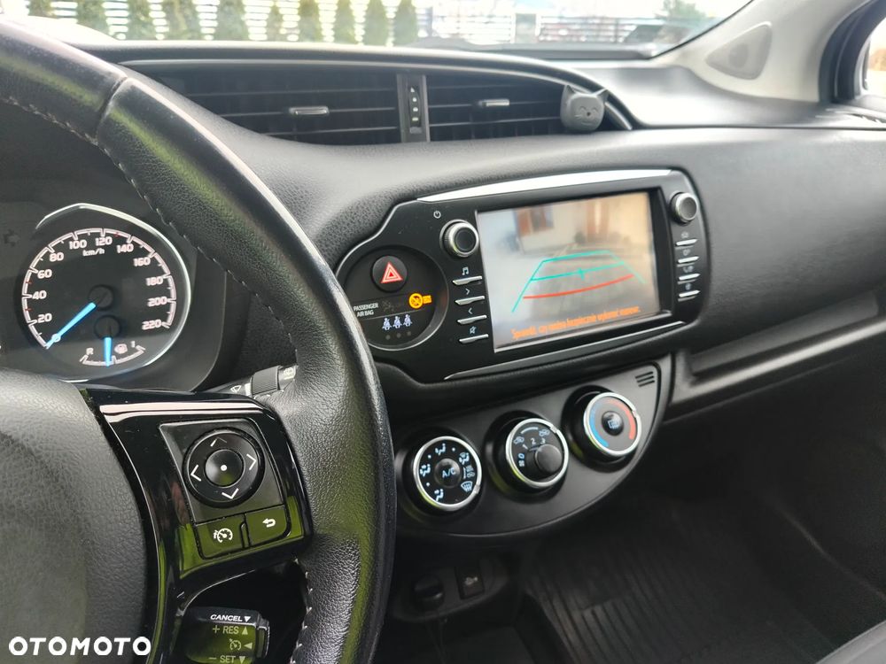 Toyota Yaris 1.5 Premium - 4