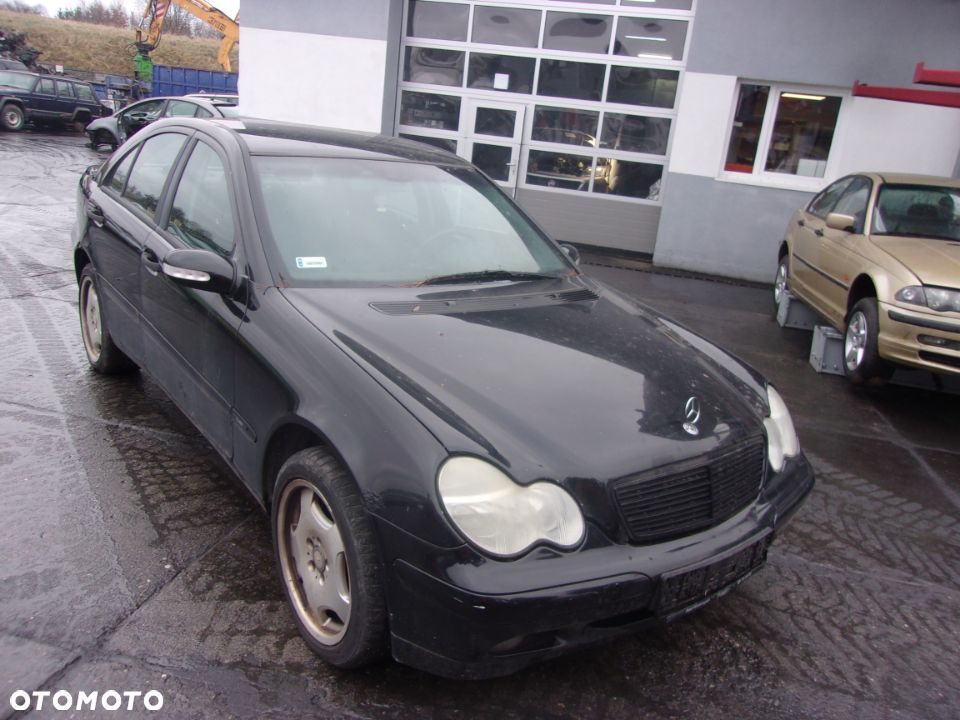 ZDERZAK PRZÓD Mercedes C-klasa W203 - 1