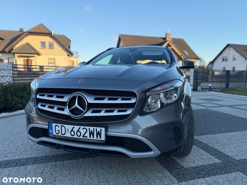 Mercedes-Benz GLA 180 7G-DCT - 10