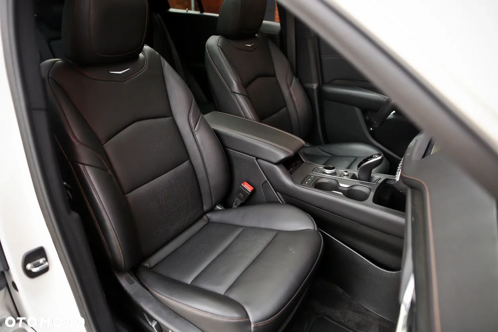 Cadillac XT4 350D AWD Launch Edition Sport - 24