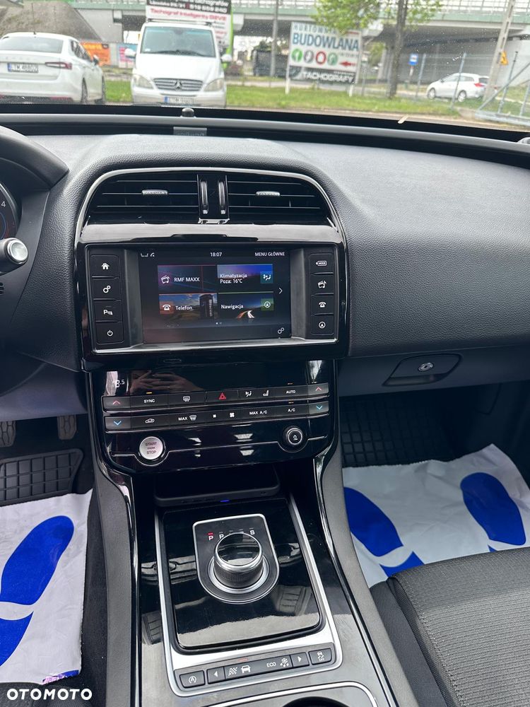 Jaguar XE - 7