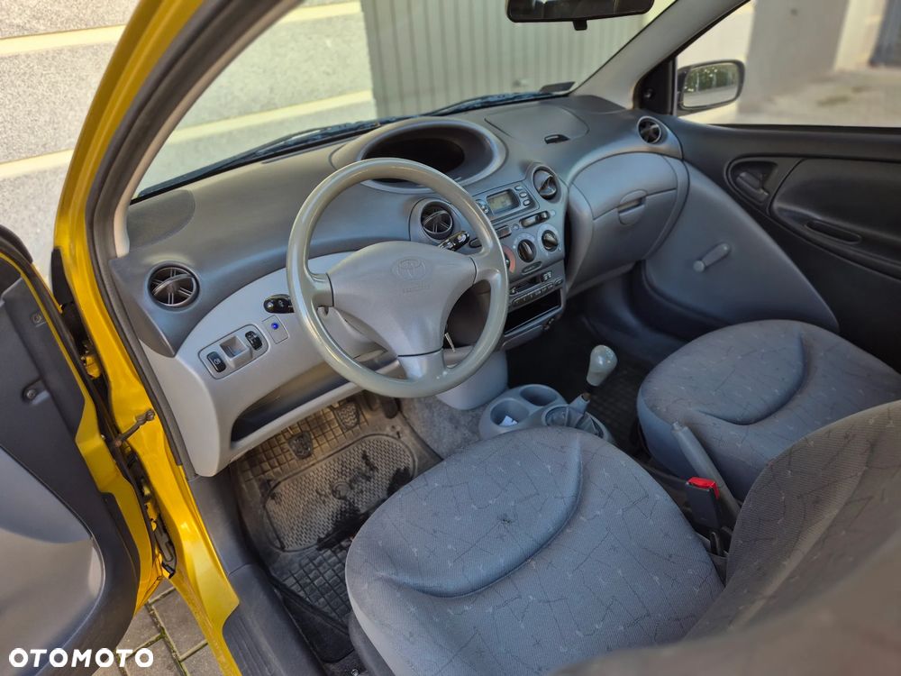 Toyota Yaris 1.0 Base - 5