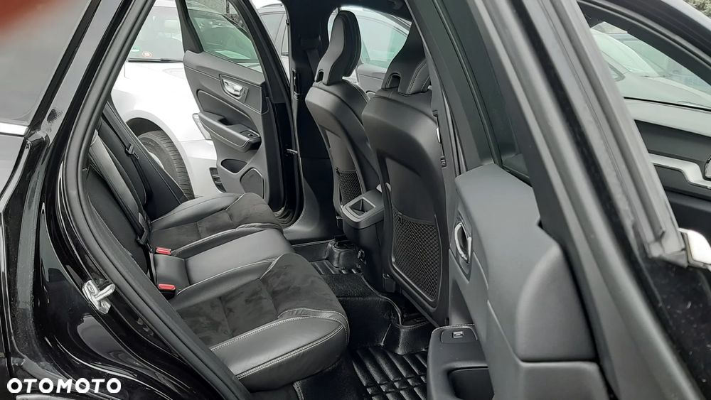 Volvo XC 60 D5 AWD R-Design - 17
