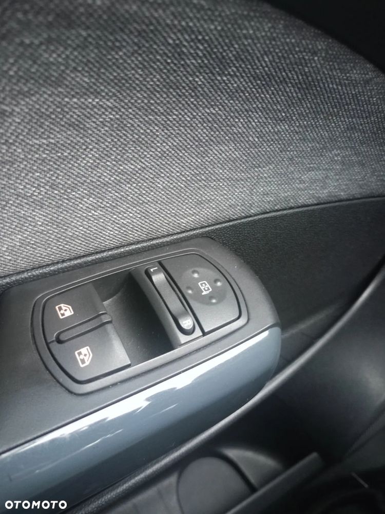 Opel Corsa 1.4 16V Color Edition - 11