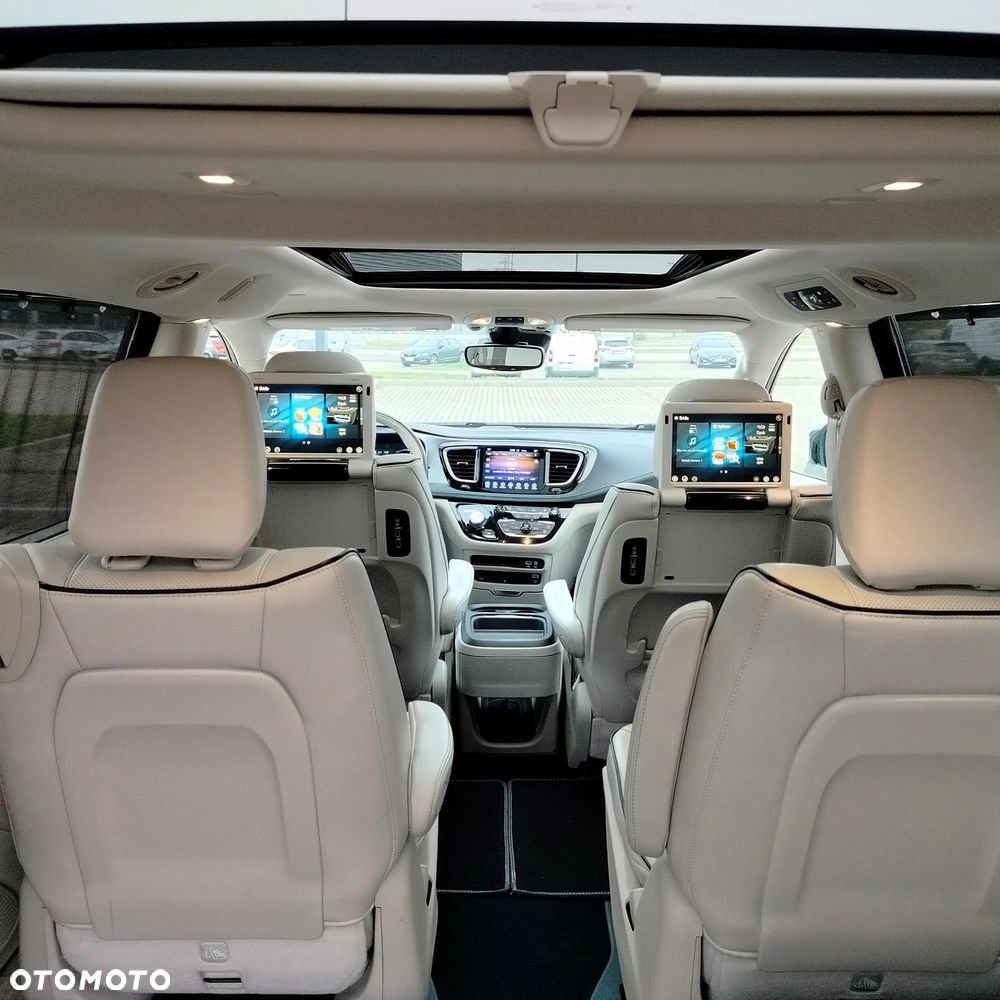 Chrysler Pacifica - 12