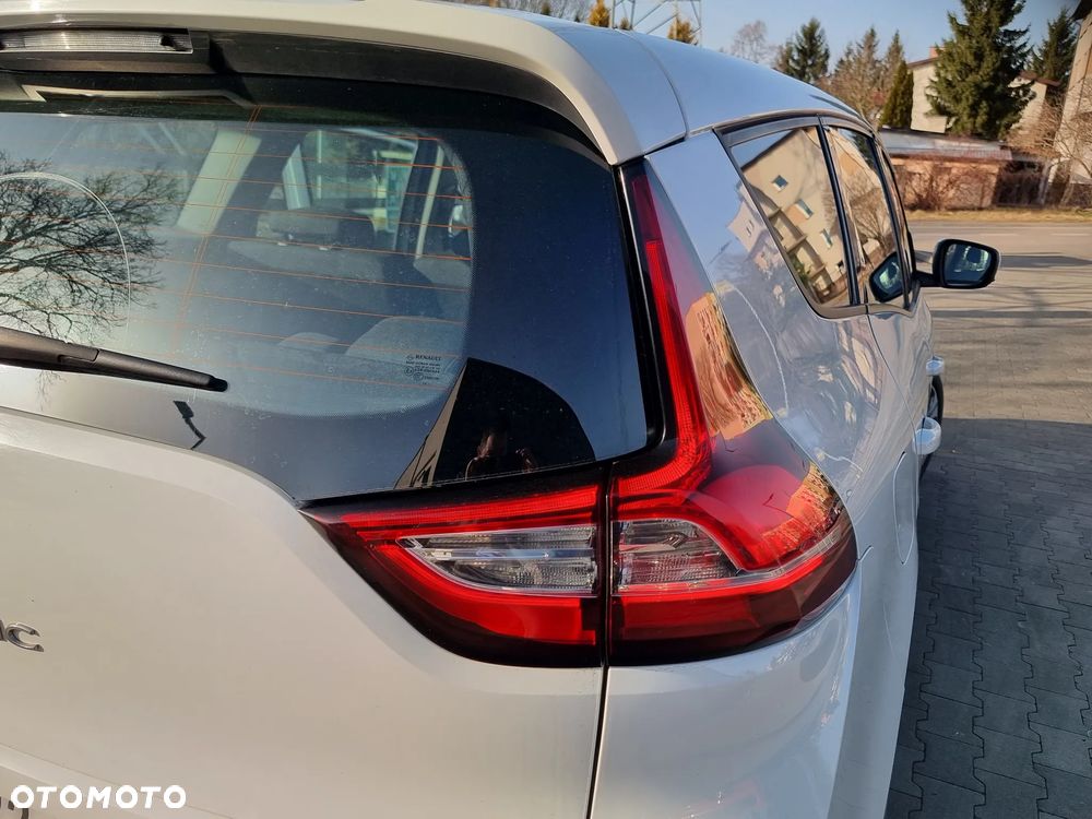 Renault Grand Scenic - 17