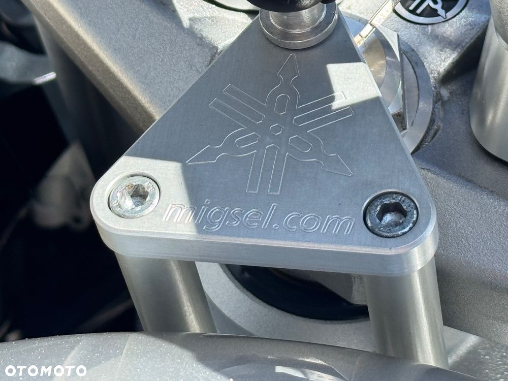 Yamaha FJR - 21