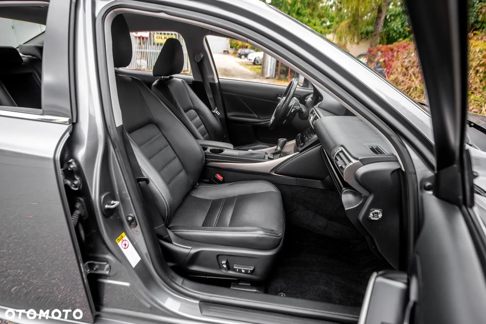 Lexus IS 300h Business Edition - 20