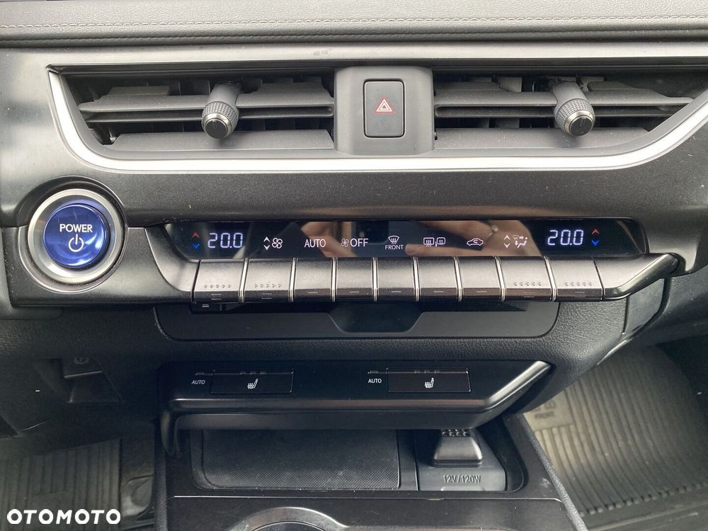 Lexus UX - 21