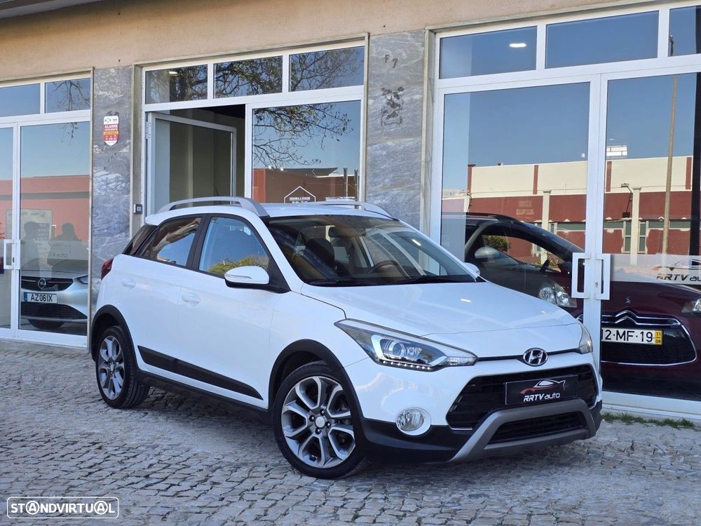 Hyundai i20 Active 1.4 CRDi Comfort Navi - 11