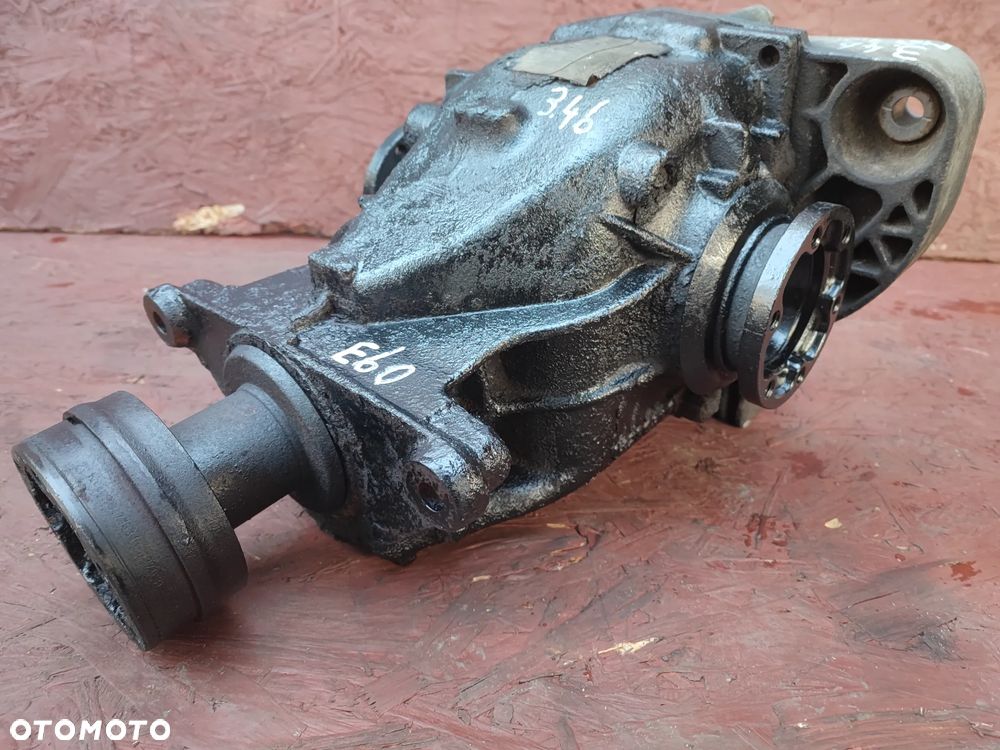 BMW E60 / E61 ORYGINALNY DYFERENCJAŁ TYŁ / DYFER / PRZEKŁADNIA TYŁ DUŻA GŁOWA O PRZEŁOŻENIU 3.46 POD SKRZYNIĘ AUTOMAT I SILNIK M54B30 O NR.  33 10 7 516 882 OEM SPRAWNY W 100% - 16