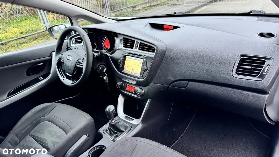 Kia Ceed 1.4 CVVT SW Dream-Team Edition - 30