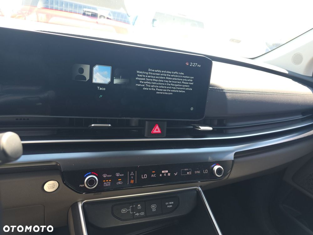 Kia Carnival - 10