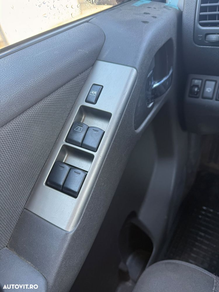 Nissan Pathfinder - 11