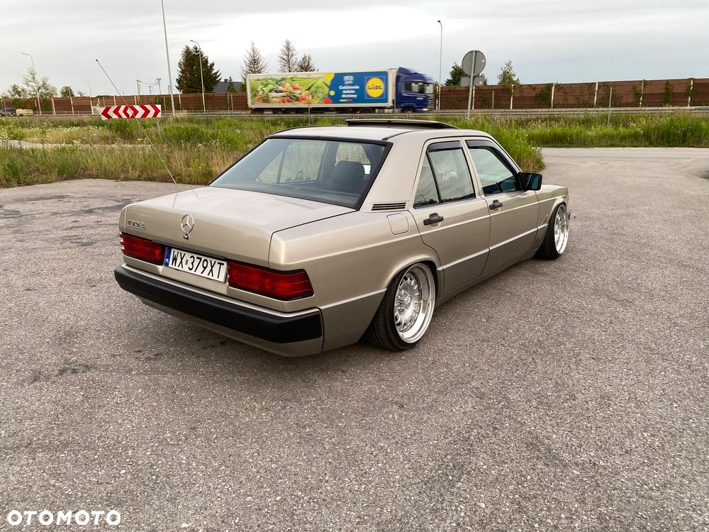 Mercedes-Benz W201 (190) - 4
