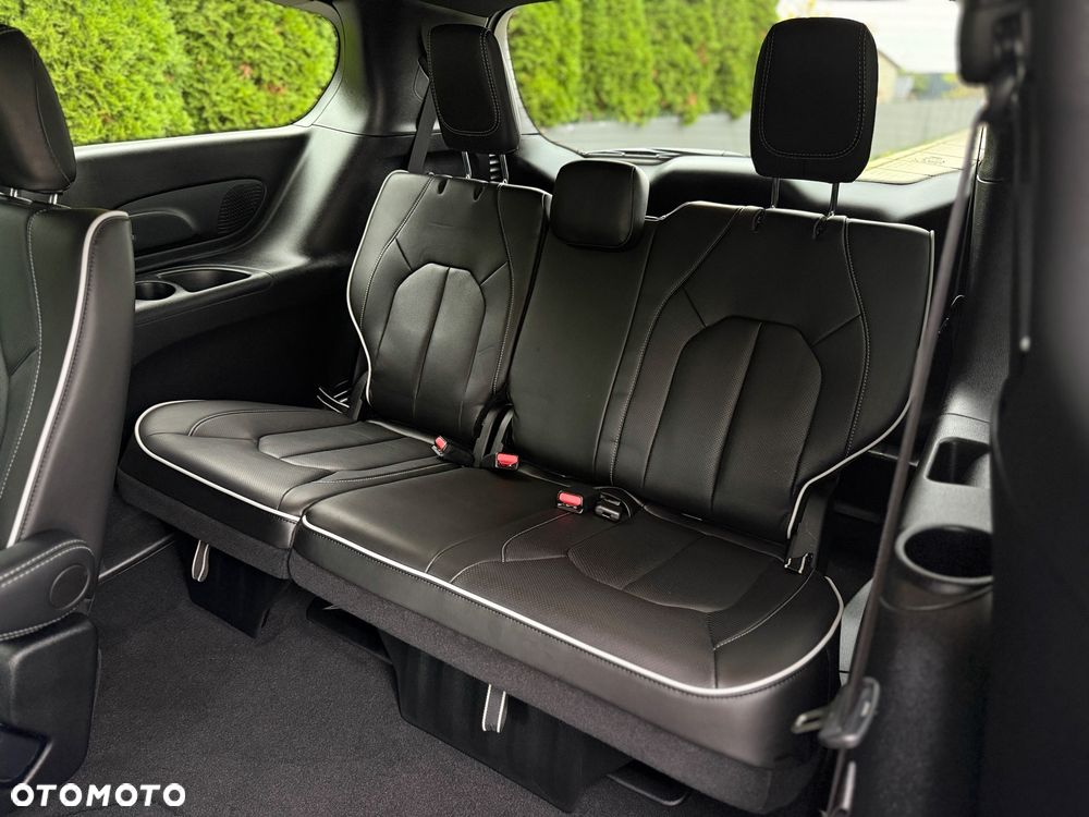 Chrysler Pacifica - 22