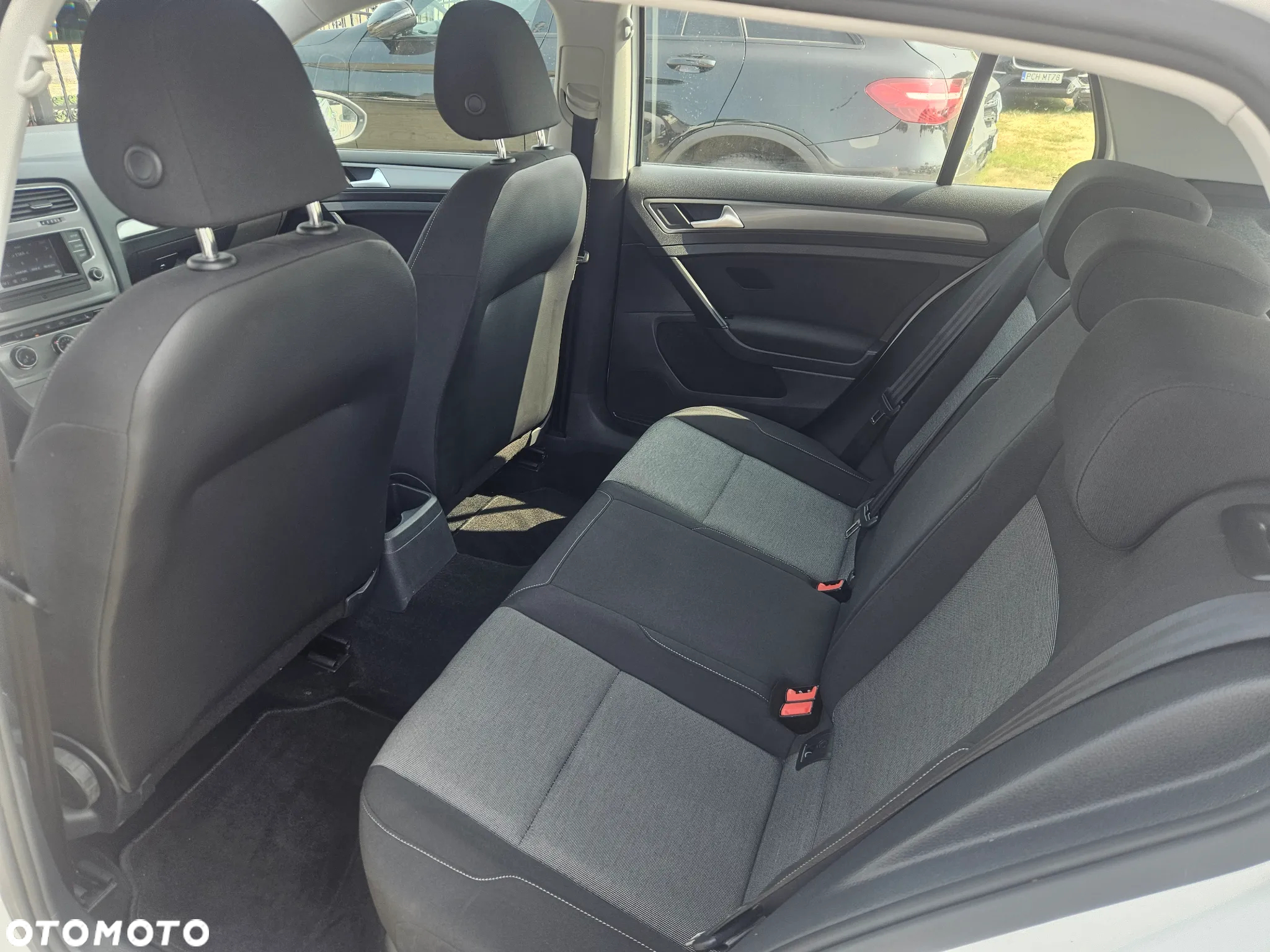 Volkswagen Golf 1.6 TDI DPF Trendline - 9