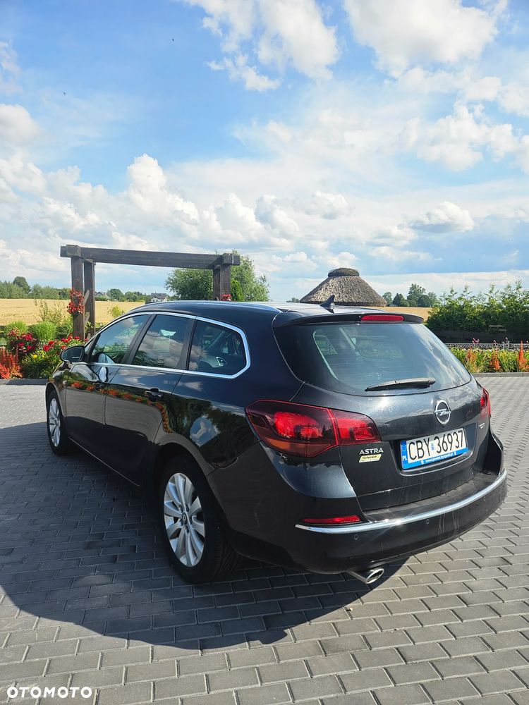 Opel Astra 2.0 CDTI DPF SportsTourer Exklusiv - 3