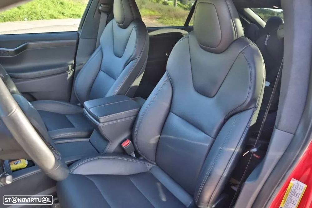 Tesla Model X - 12